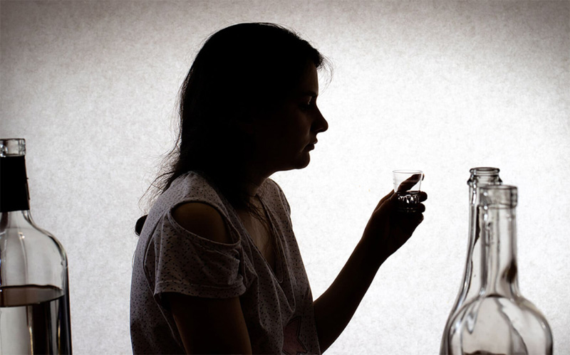 Женский алкоголизм, как подтверждает статистика, стал серьёзной проблемой нашего времени.
